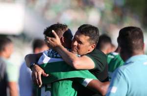 Goiás anuncia técnico ex-Santos como substituto de Barbieri