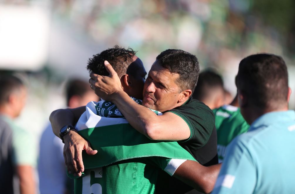 Goiás anuncia técnico ex-Santos como substituto de Barbieri