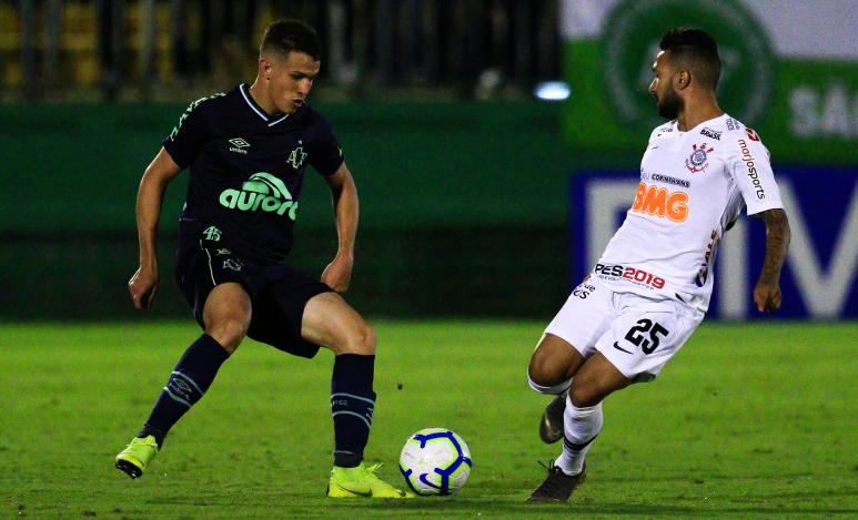 Corinthians x Chapecoense – Embalado com título, Timão quer eliminar o Verdão
