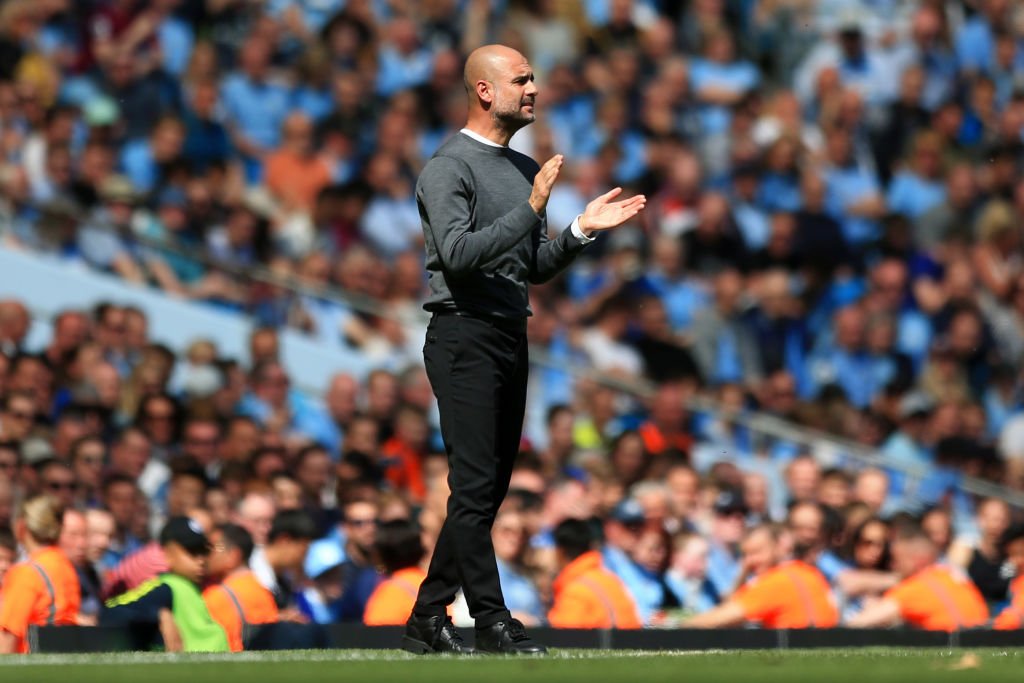 Inglês: Guardiola vê City fortalecido: ‘Old Trafford não nos assusta mais’