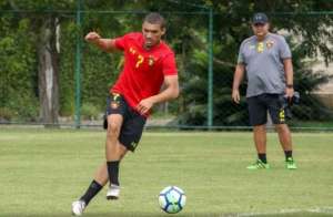 Internacional abre negociação para contratar zagueiro da Série B