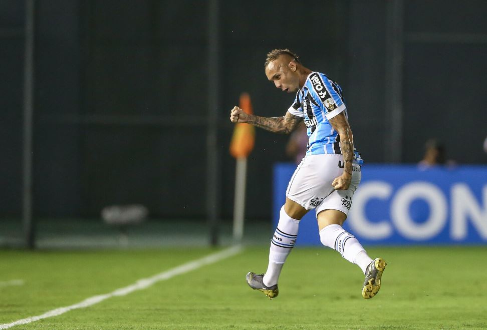 Everton comemora o primeiro gol marcado diante do Libertad (Foto: Lucas Uebel/Grêmio)