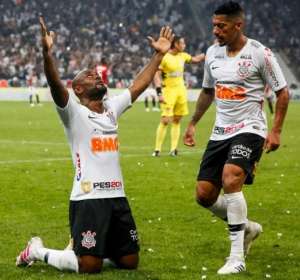 Corinthians é tricampeão. Não vale nada pro Palmeiras?