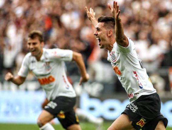 Danilo Avelar: outro gol importante