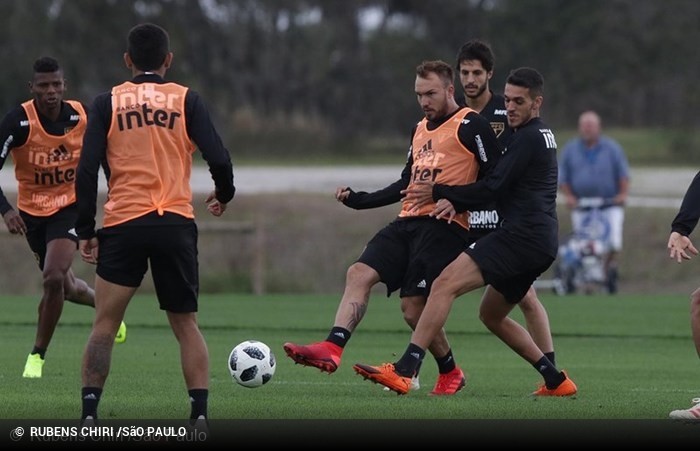 Coritiba desiste de volante do São Paulo e deve acertar com ex-Palmeiras