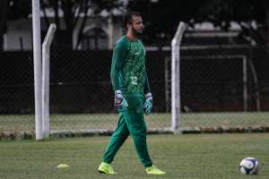 Guarani define Giovanni Santos titular na estreia, mas não deve ter Eutrópio