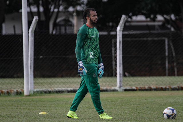 Guarani define Giovanni Santos titular na estreia, mas não deve ter Eutrópio