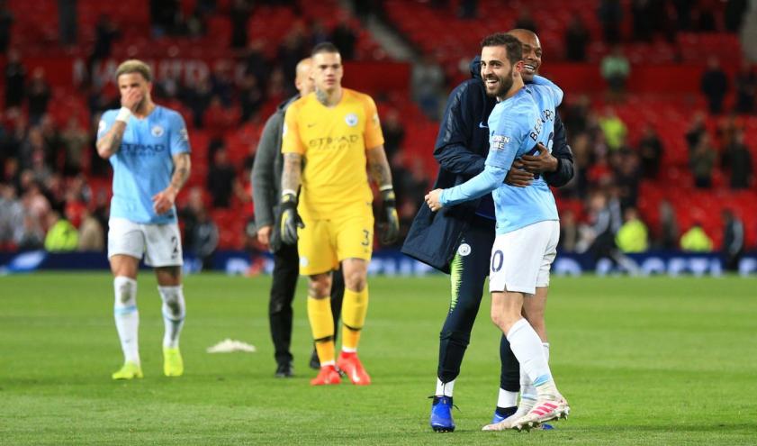 INGLÊS: Manchester City bate United, ultrapassa Liverpool e fica perto do título