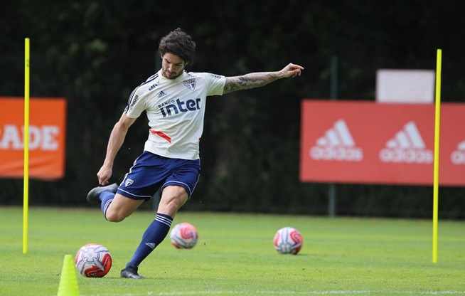 Atacantes são regularizados e São Paulo ganha mais duas opções para estreia