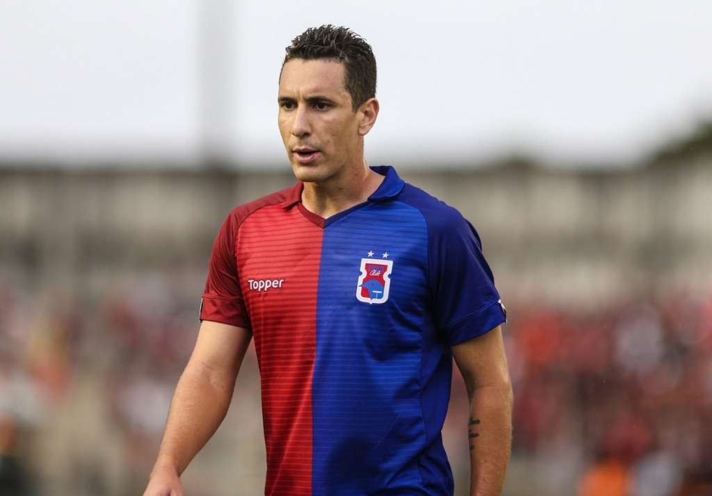 O jogador de 25 anos chegou ao Paraná no inicio da temporada, após se destacar no Tubarão