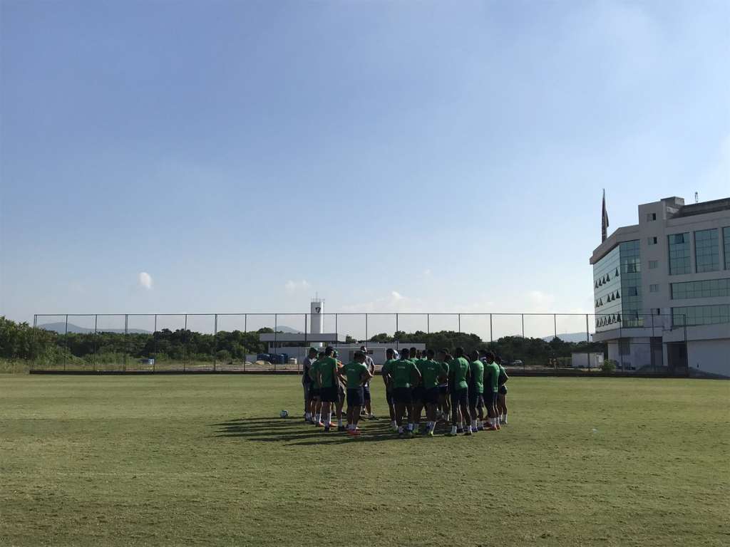 Diniz fecha treino do Flu e esconde escalação para duelo no Arruda