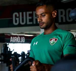 Sem espaço no Fluminense, atacante Mateus Gonçalves assina com o Ceará