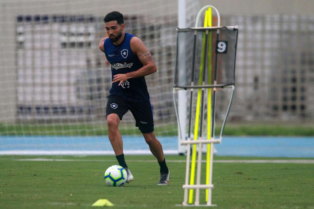 Torcedores do Botafogo se reúnem com jogadores, Barroca e dirigentes
