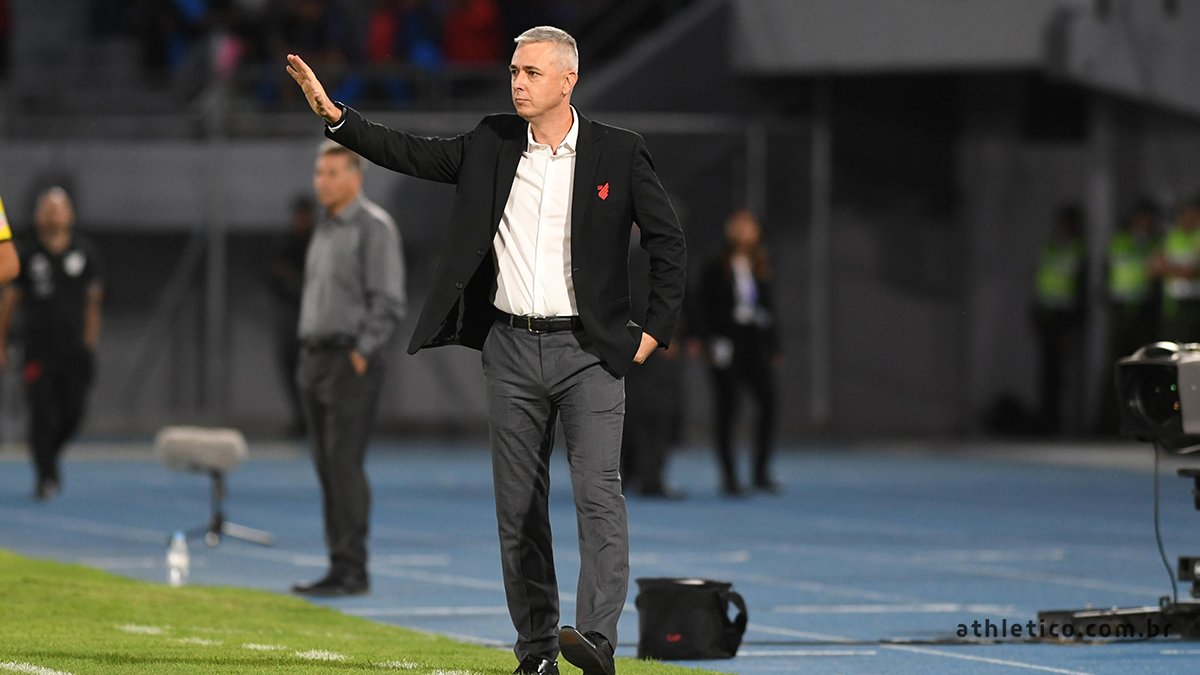 Libertadores: Tiago Nunes diz que faltou sorte ao Athletico-PR em derrota na Bolívia