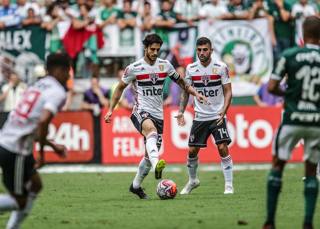 Lesões de volantes devem levar Hudson a voltar ao meio-campo do São Paulo