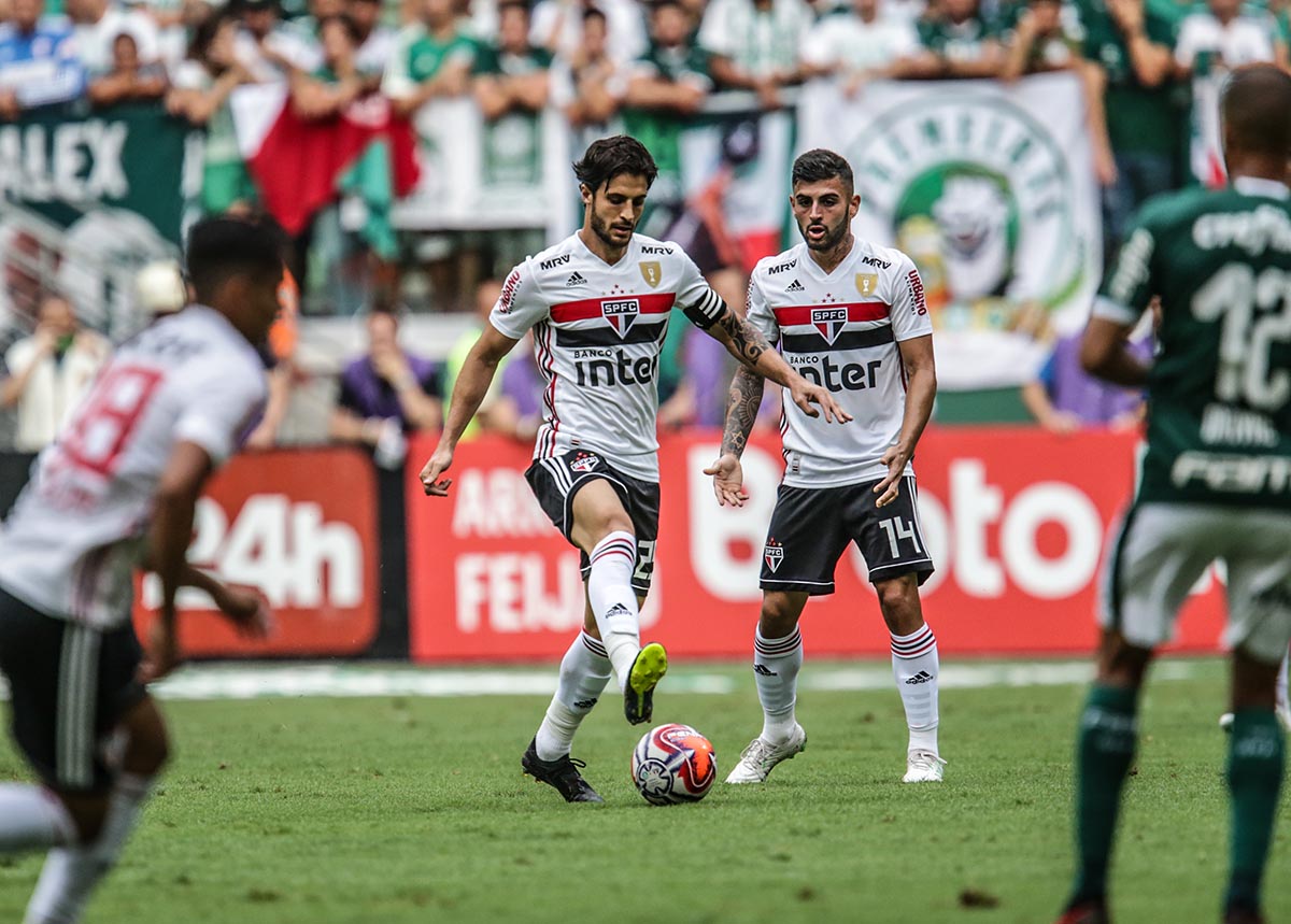 Lesões de volantes devem levar Hudson a voltar ao meio-campo do São Paulo