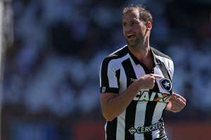 De volta após lesão, Joel Carli quer Botafogo como protagonista no Brasileirão