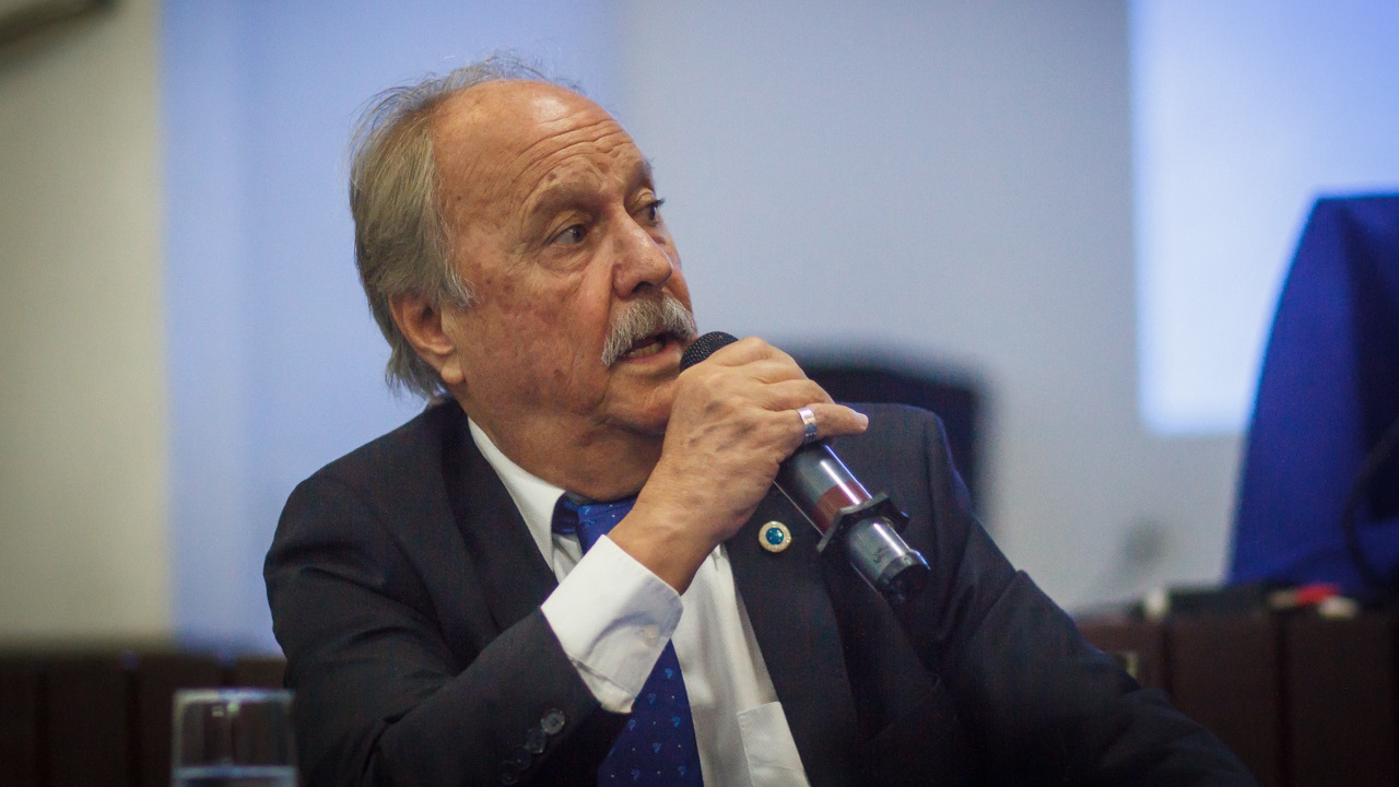 Auditoria aprova as contas do Cruzeiro, mas com ressalva por venda de Arrascaeta