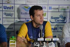 Série C: Daniel Paulista ajusta time do Confiança para estreia