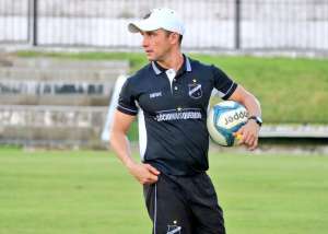 Série C: Torcida pede demissão, mas dirigente banca técnico no ABC