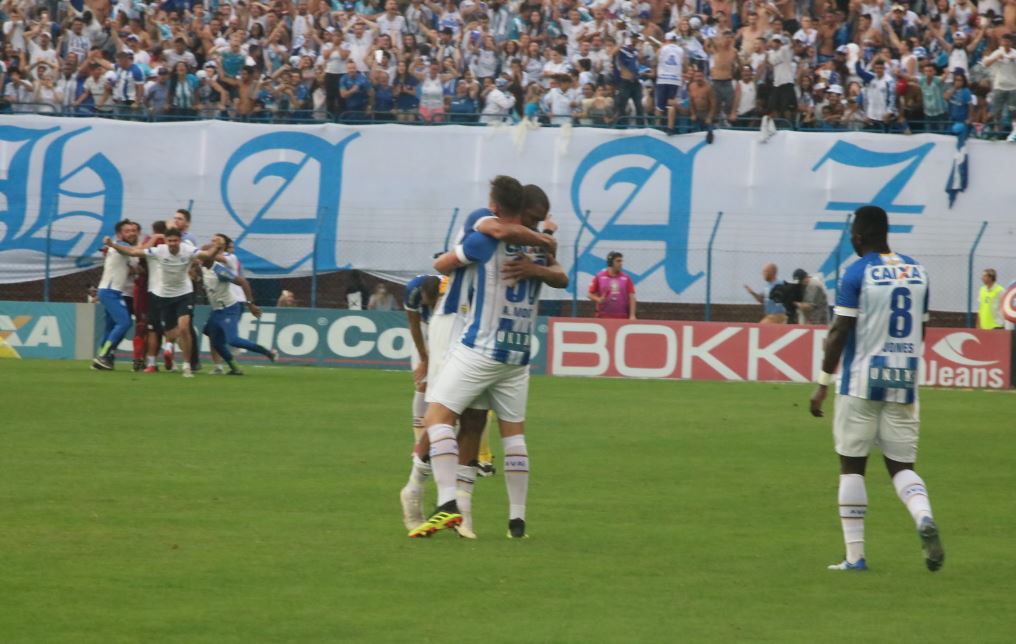 Avaí estreia no Brasileirão querendo acabar com “sobe e desce”