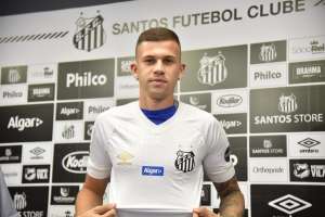 Apresentado, Jobson exalta 'futebol bem jogado' do Santos sob comando de Sampaoli