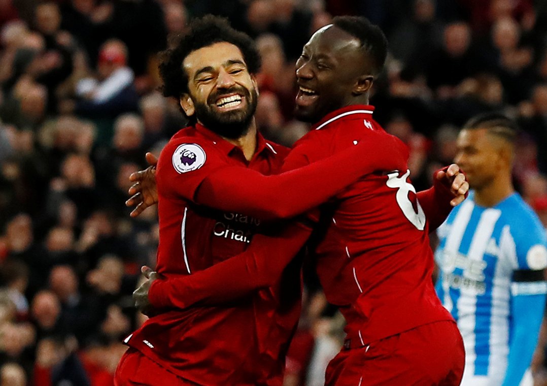 INGLÊS: Liverpool goleia, assume liderança provisória e torce contra o City