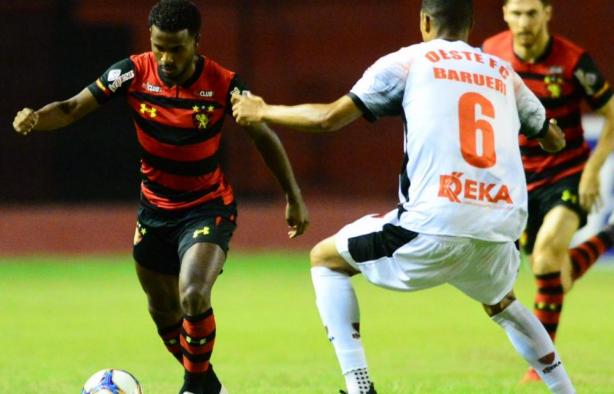 Sport cede empate no final. Foto: Anderson Stevens . Sport