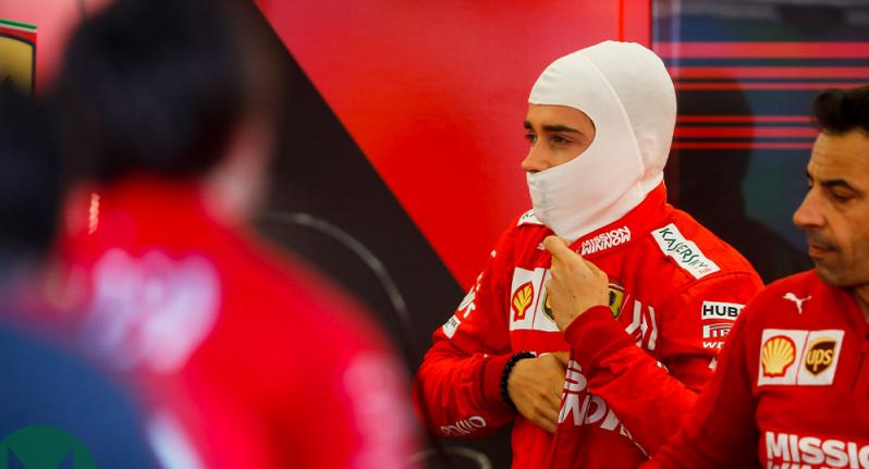 Charles Leclerc dominou os treinos livres