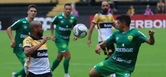 Cuiabá marcou bem e fez gol da vitória no final