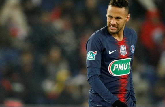 Neymar mais uma vez foi alvo de críticas e mostrou sua molecagem