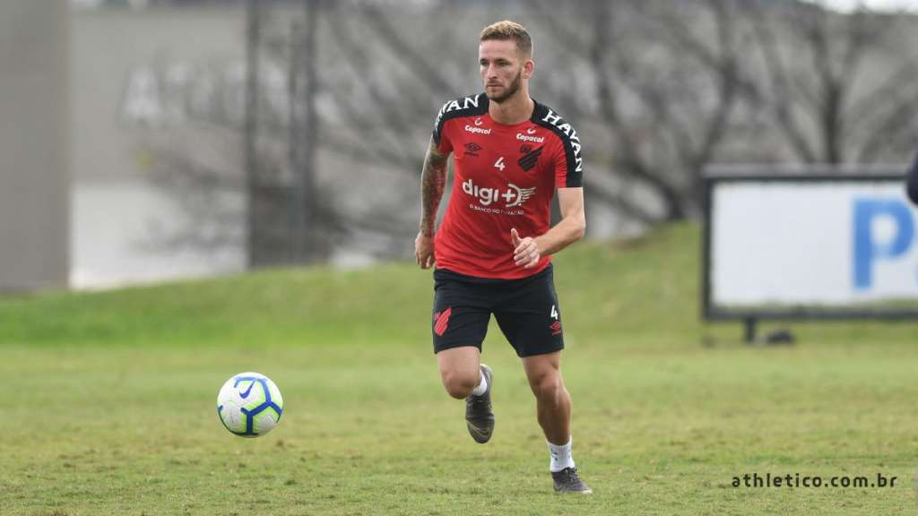 Athletico-PR protesta contra valor de oferta da TV Globo: 'Acha justo?'