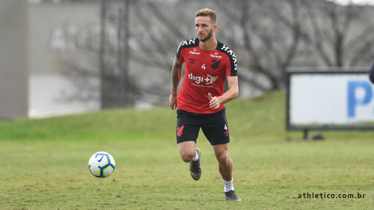 Athletico-PR protesta contra valor de oferta da TV Globo: ‘Acha justo?’