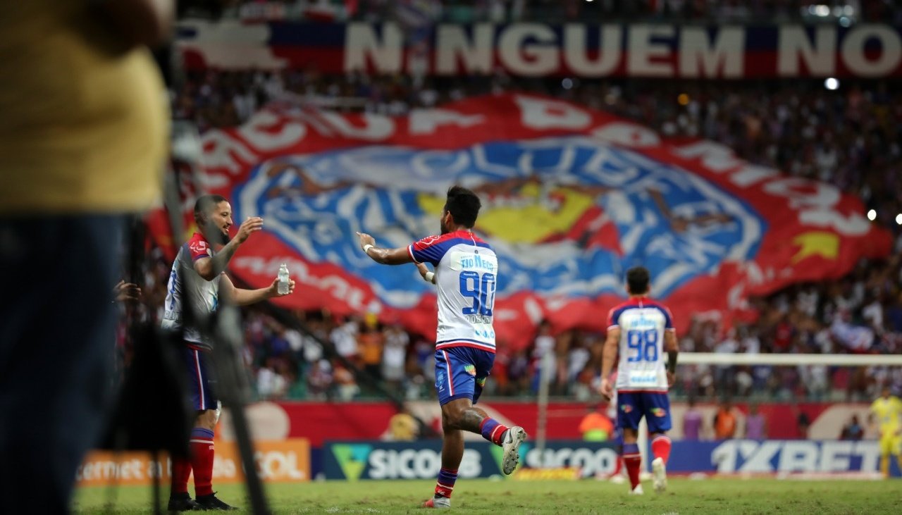 Rogério, atacante do Bahia, ‘previu’ gol de cobertura: “Via o Cássio adiantado”