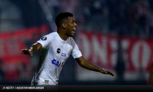 Buscando atacantes, Chapecoense demonstra interesse em dupla do Santos