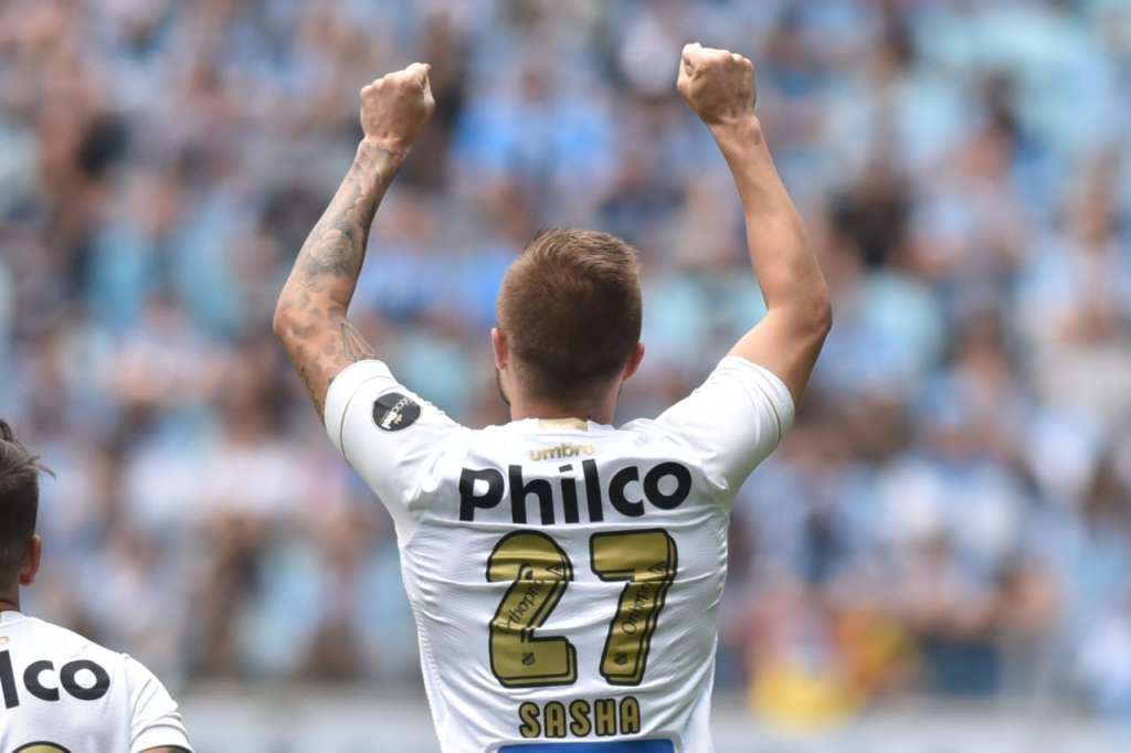 Sasha pode ser mantido no time do Santos com suspensão de Derlis González