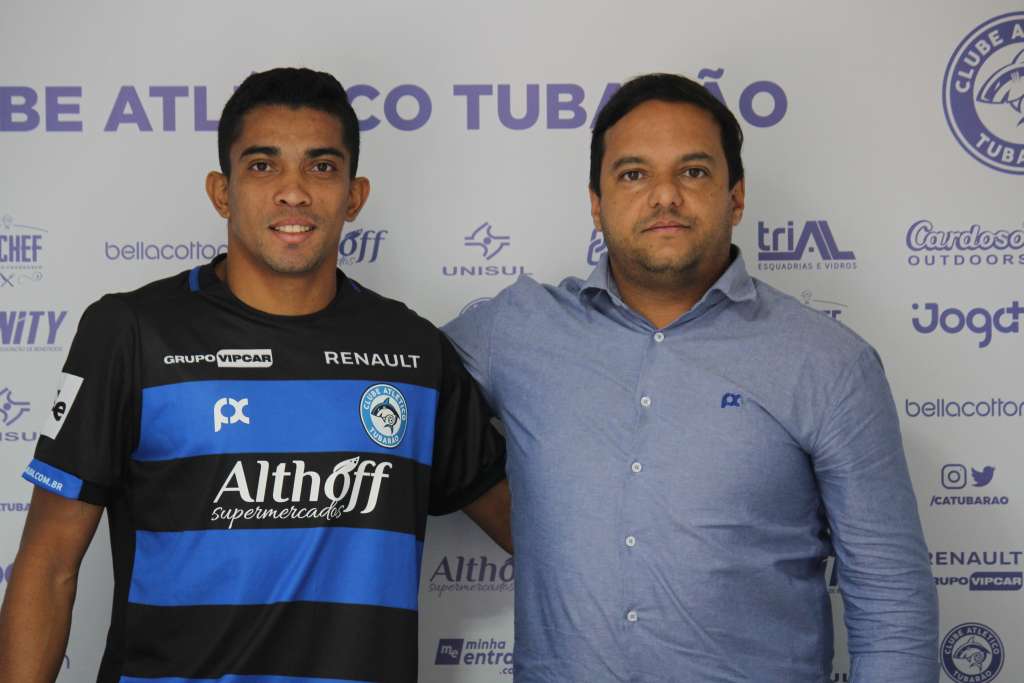 Júlio Rondinelli, gerente de futebol, teve participação ativa na contratação de Léo Pereira