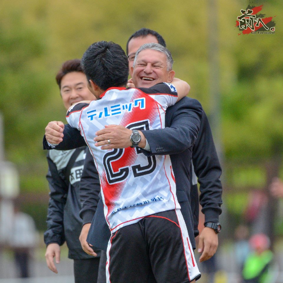 Bira Veiga abre Liga de Futebol Tokai com vitória e melhora números no comando do Kariya