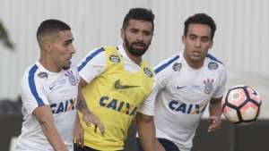 Meia do Corinthians fica perto de acerto com o Fluminense