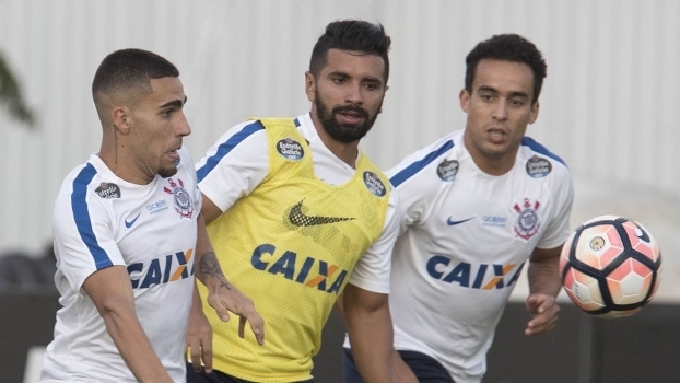 Meia do Corinthians fica perto de acerto com o Fluminense