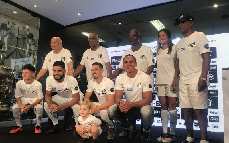 Santos apresenta seu novo uniforme
