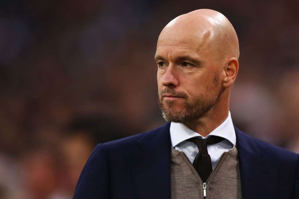 O técnico Erik ten Hag manteve os pés no chão apesar da vitória em Londres