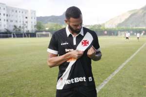 Sob o comando de interino, Vasco tenta reagir no Brasileirão contra o Atlético-MG