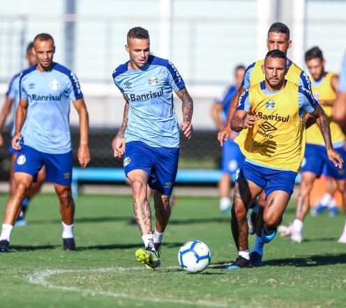 Com time misto, Grêmio encara Avaí em busca da primeira vitória no Brasileirão