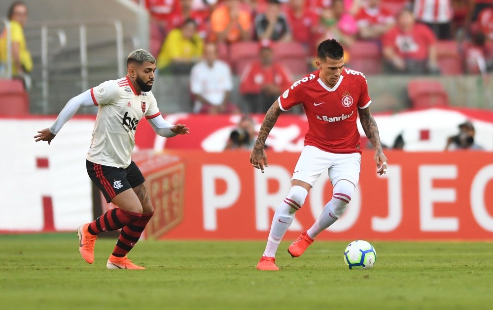 Gabigol marcou um dos dois gols anulados do Flamengo diante do Internacional (Foto: Ricardo Duarte/Internacional)