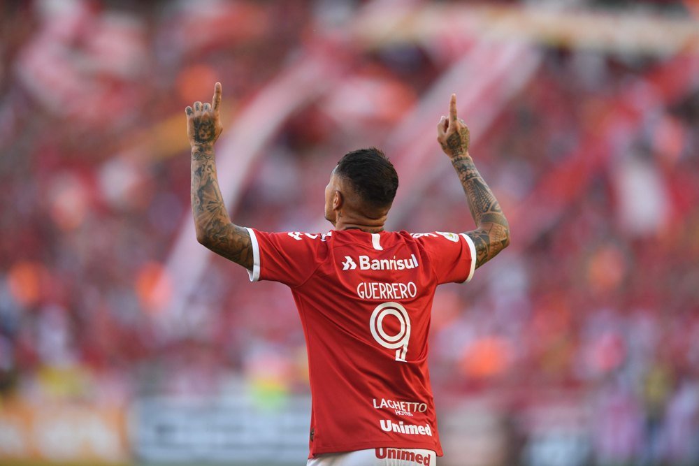 Hoje no Internacional, Guerrero comemora reencontro com Flamengo: “Foi lindo”
