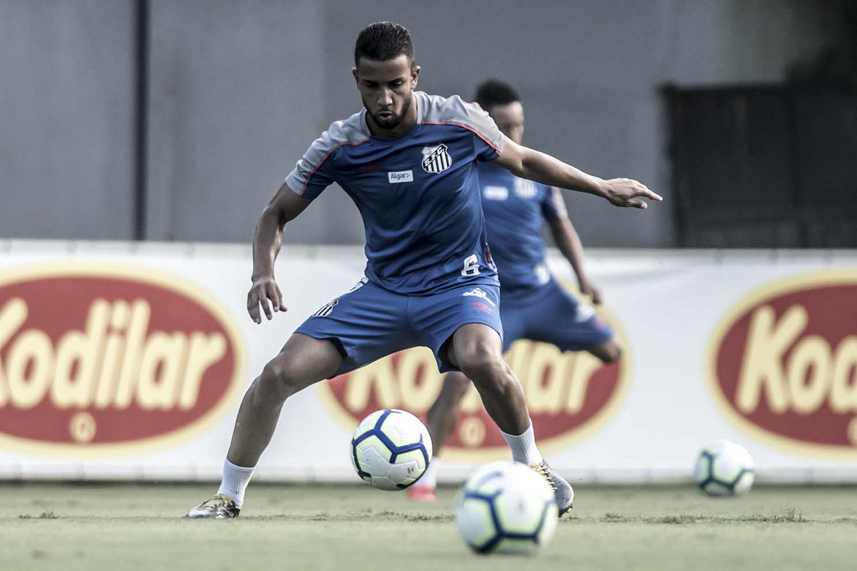 Santos fecha treino antes de jogo com Fluminense e encaminha renovação de Pituca