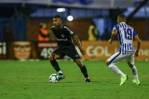 Grêmio volta aos treinamentos de 'cabeça quente' após empate em Santa Catarina