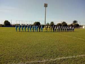 Segundona: Arbitragem é furtada em jogo marcado por dez amarelos e três expulsões