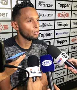 Boa atuação de Gilson aumenta disputa por vaga de lateral-esquerdo do Botafogo